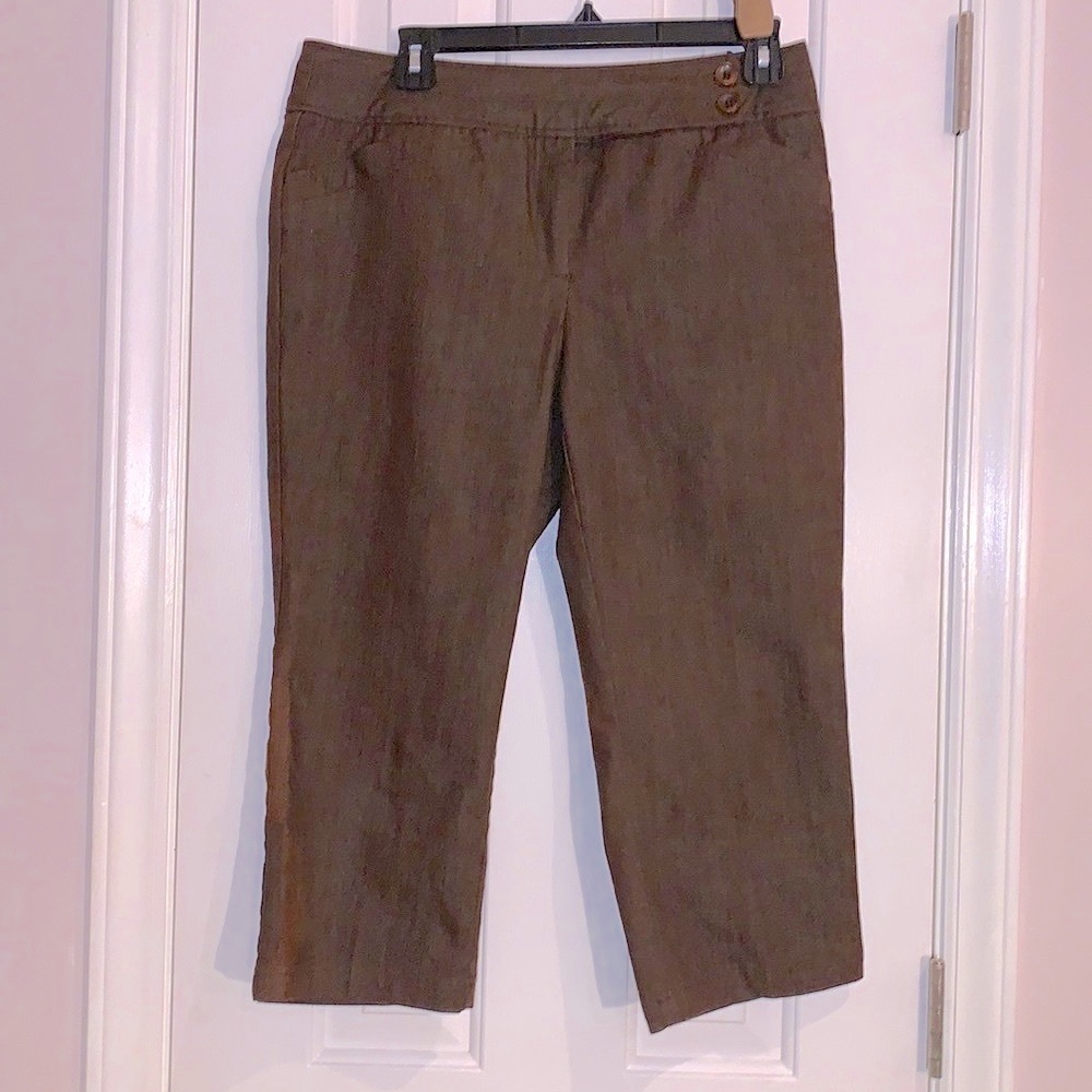 R.Q.T.petite brown capris size 10P